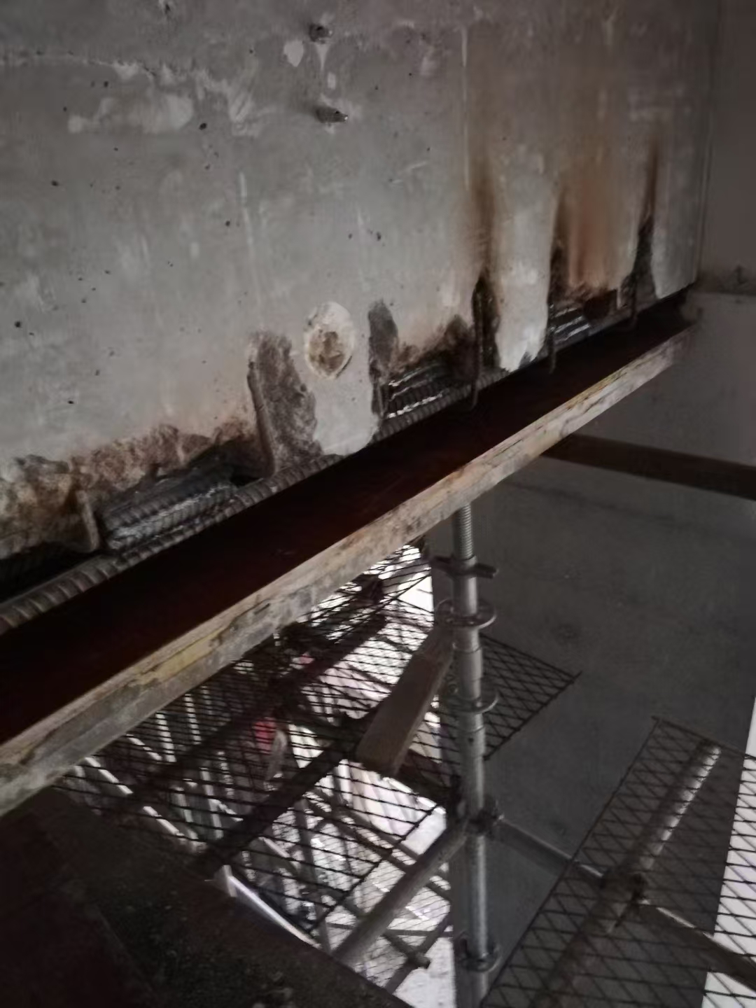 阿克苏梁钢筋少了怎么加固